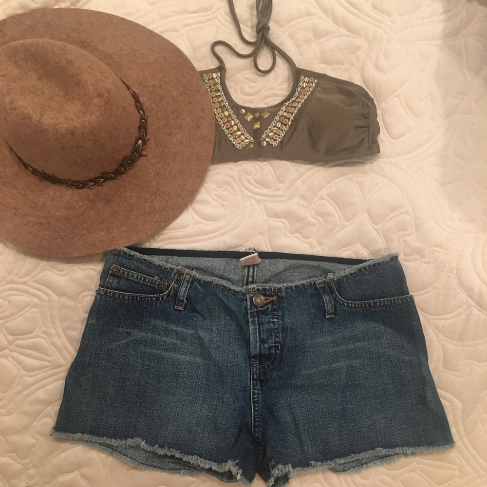 ⭐️ Abercrombie and Fitch cut off jean shorts